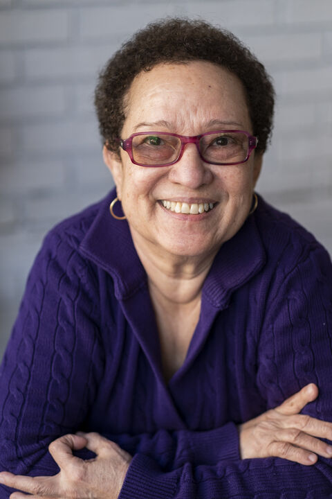  Jan J. Dominique, éducatrice et journaliste à Radio Haïti Inter, elle vit aujourd’hui à Montréal